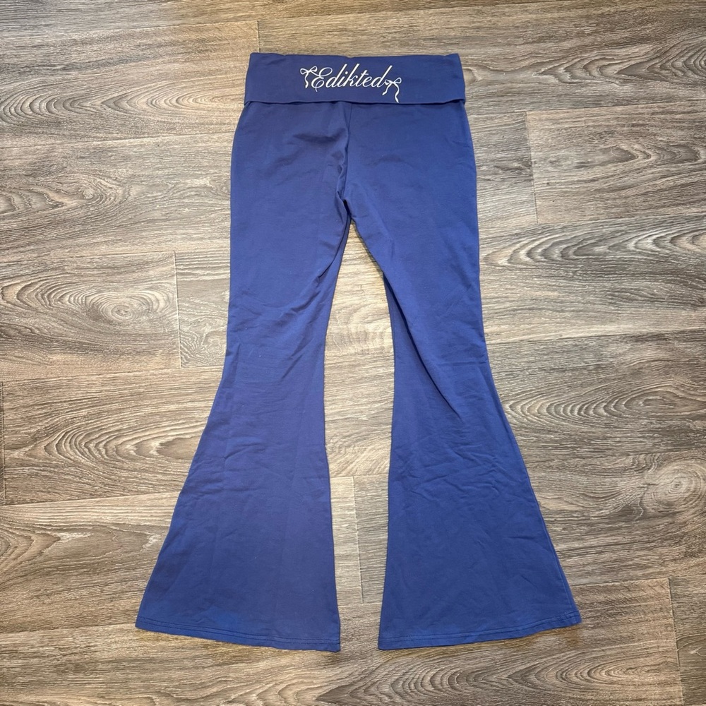 edited aiyana fold over bow graphic flared leggings